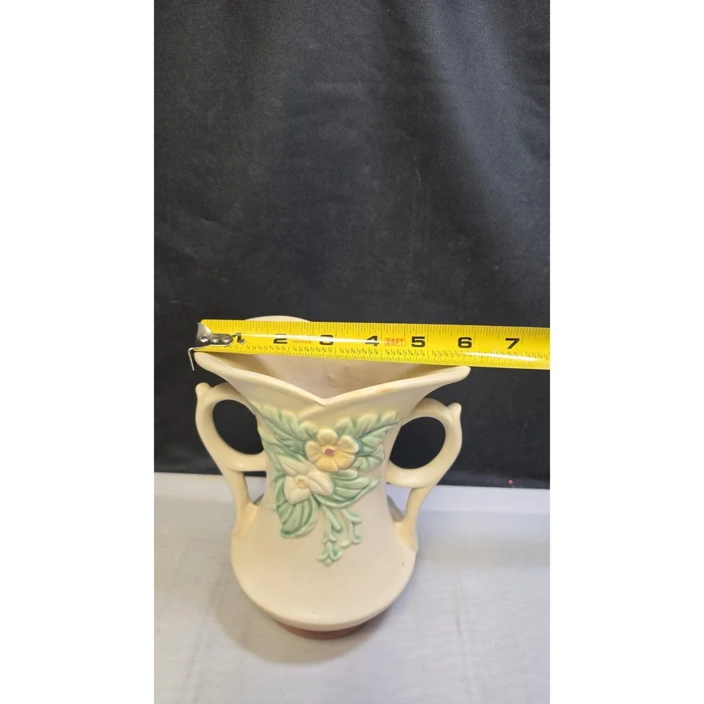 VINTAGE Hull Art Pottery Wildflower Vase USA W-6-7 1/2